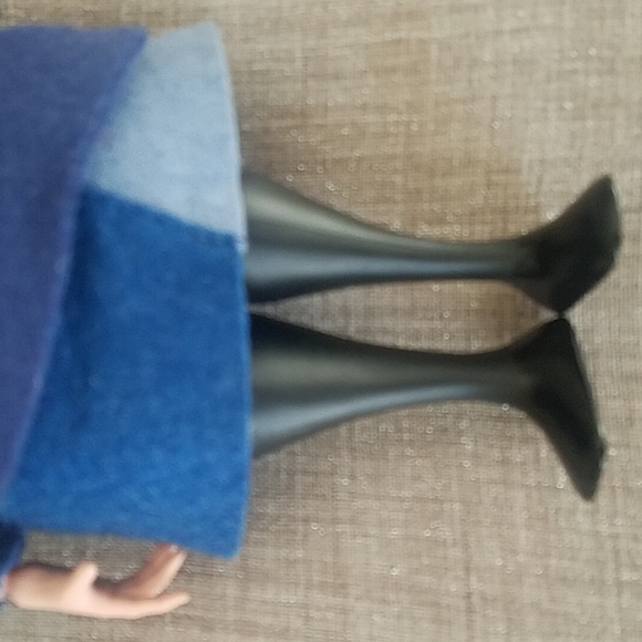 Talking Incredibles 15" Edna Mode Doll - Picture 5 of 9